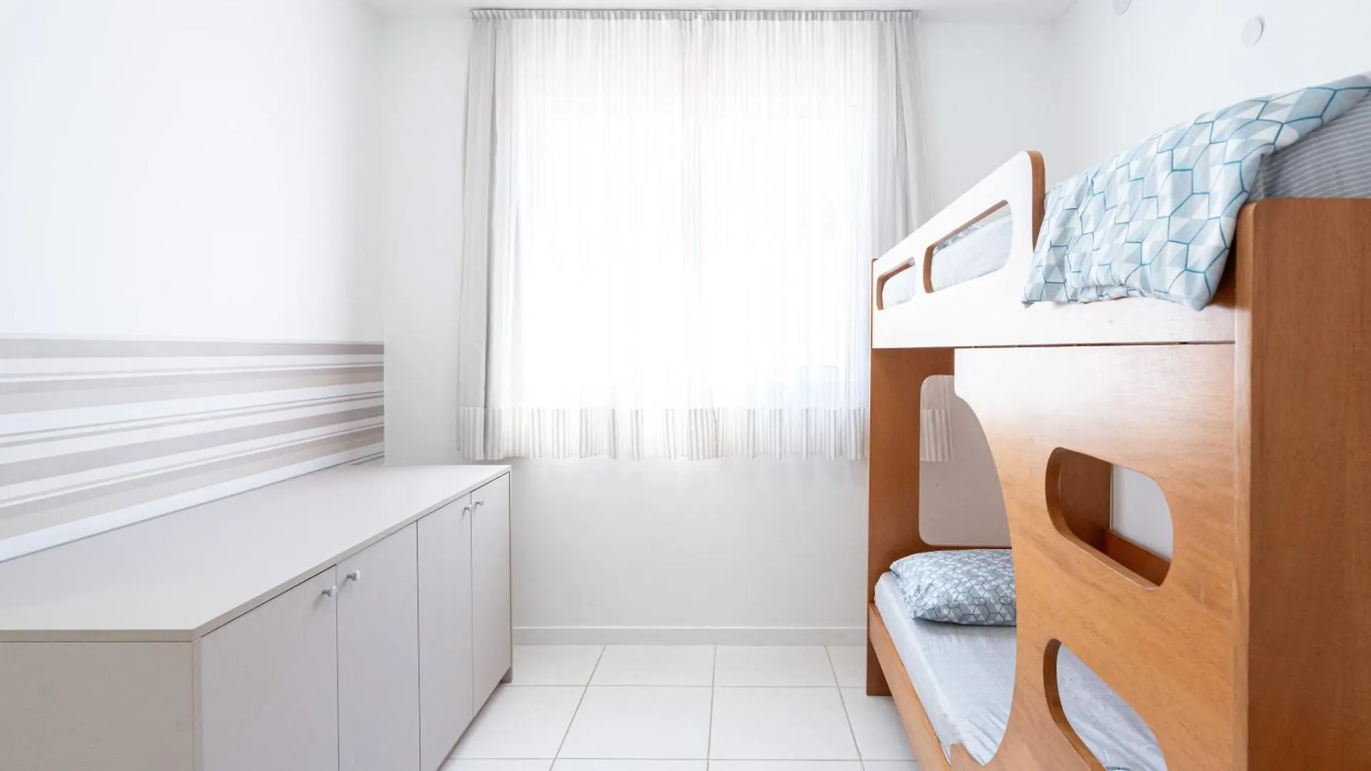 Apartamentos A 150 M Da Praia Com Sacada, Wi-Fi, Piscina, Portaria 24H, Playground E Vaga De Garagem Piçarras 0*,  Brazília